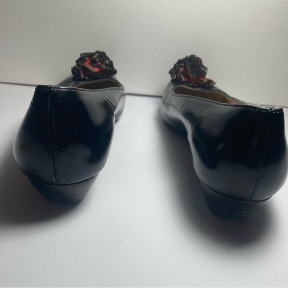 SALVATORE FERRAGAMO Black Leather Women's Shoes with Floral Accent - Picture 5 of 7